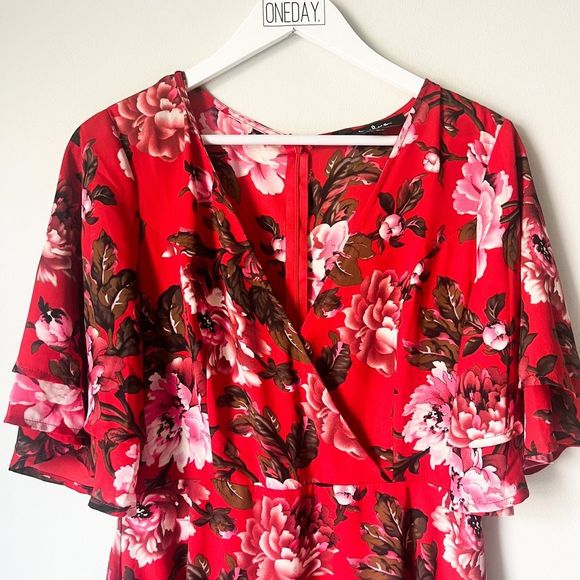 (Sold) Lulu’s Laclair Red Floral Print Surplice Skater Dress Size L - Picture 6 of 8